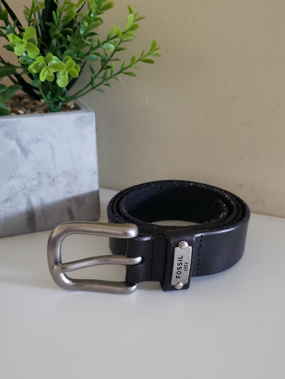 FOSSIL Black Leather Belt With Metal Buckle - Small (39" Length)